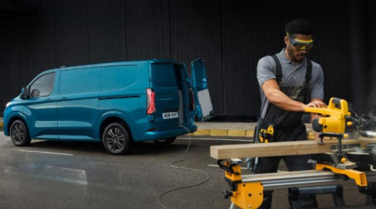 Ford tnie ceny dostawczych PHEV. Ile można zaoszczędzić?