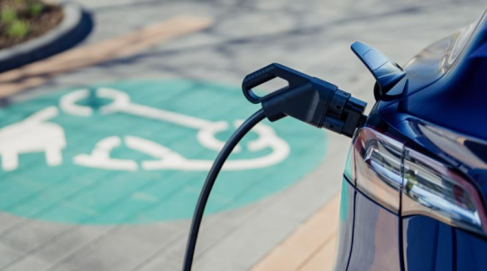 To nie młodzi kupią najwięcej elektryków. Zaskakujący lider zainteresowania